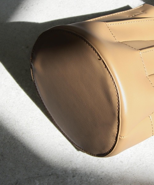 Chillfar（チルファー）の「2wayフェイクレザープリーツハンドバッグ/ショルダーバッグ/インナー巾着付き/ミニカヌレバッグ（ハンドバッグ・レディース・ホワイト/ブラック/ベージュ・FREE）」の21枚目の写真