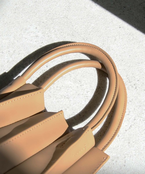 Chillfar（チルファー）の「2wayフェイクレザープリーツハンドバッグ/ショルダーバッグ/インナー巾着付き/ミニカヌレバッグ（ハンドバッグ・レディース・ホワイト/ブラック/ベージュ・FREE）」の22枚目の写真