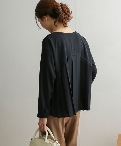 URBAN RESEARCH DOORS（アーバンリサーチドアーズ）の「バックプリーツロングスリーブブラウス（シャツ/ブラウス・レディース・オフホワイト/ネイビー/グレー系その他・ONE）」の3枚目の写真