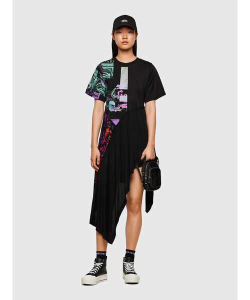 DIESEL（ディーゼル）の「レディース ワンピース ドレス 半袖 オールオーバープリント（ワンピース・レディース・ブラック・SMALL/MEDIUM/LARGE）」の4枚目の写真