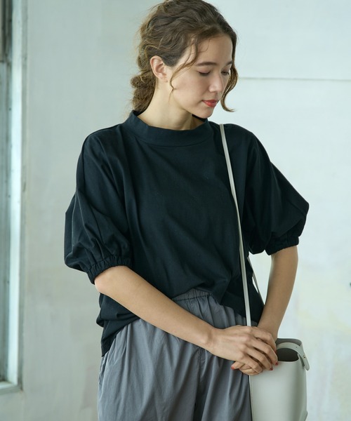 PUAL CE CIN（ピュアルセシン）の「【WEB限定】袖ゴムモックネックプルオーバー（Tシャツ/カットソー・レディース・ブラック/グレイッシュベージュ/ホワイト・FREE）」の3枚目の写真