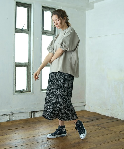 PUAL CE CIN（ピュアルセシン）の「【WEB限定】袖ゴムモックネックプルオーバー（Tシャツ/カットソー・レディース・ブラック/グレイッシュベージュ/ホワイト・FREE）」の16枚目の写真