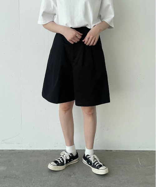 flaner(フラネ)の「Loose tack half pants / ルーズタックハーフパンツ(その他パンツ・レディース・ブラック/ベージュ/オフホワイト・SMALL/MEDIUM/LARGE/X-LARGE)」の4枚目の写真