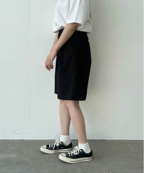 flaner(フラネ)の「Loose tack half pants / ルーズタックハーフパンツ(その他パンツ・レディース・ブラック/ベージュ/オフホワイト・SMALL/MEDIUM/LARGE/X-LARGE)」の5枚目の写真