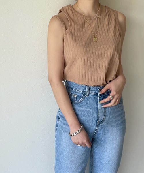 y/m by misato(イムバイミサト)の「デザインリブトップス(タンクトップ・レディース・オフホワイト/ブラック/ベージュ・FREE)」の3枚目の写真