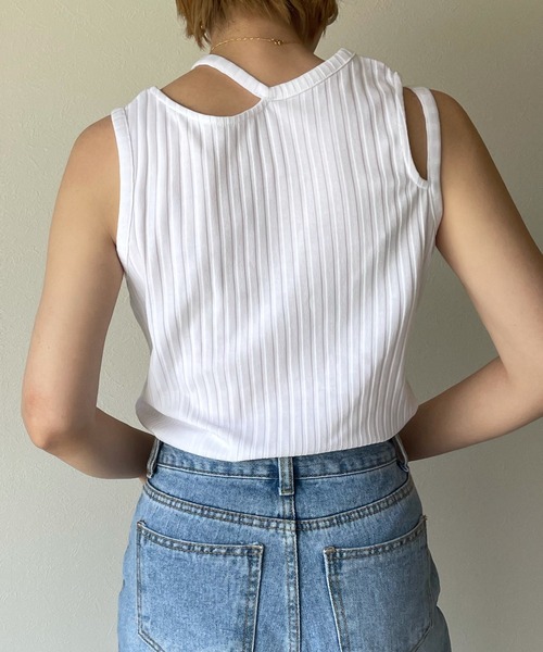 y/m by misato(イムバイミサト)の「デザインリブトップス(タンクトップ・レディース・オフホワイト/ブラック/ベージュ・FREE)」の1枚目の写真