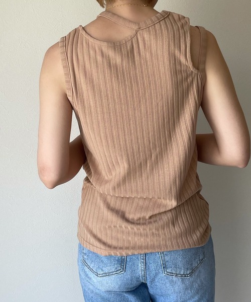 y/m by misato(イムバイミサト)の「デザインリブトップス(タンクトップ・レディース・オフホワイト/ブラック/ベージュ・FREE)」の5枚目の写真