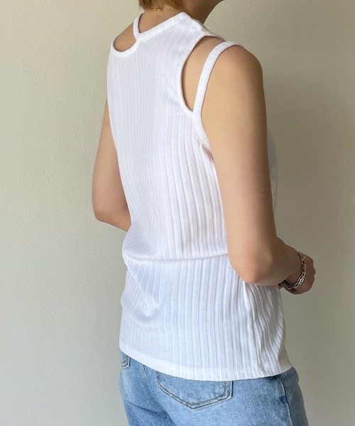 y/m by misato(イムバイミサト)の「デザインリブトップス(タンクトップ・レディース・オフホワイト/ブラック/ベージュ・FREE)」の4枚目の写真