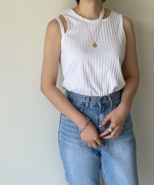 y/m by misato(イムバイミサト)の「デザインリブトップス(タンクトップ・レディース・オフホワイト/ブラック/ベージュ・FREE)」の6枚目の写真