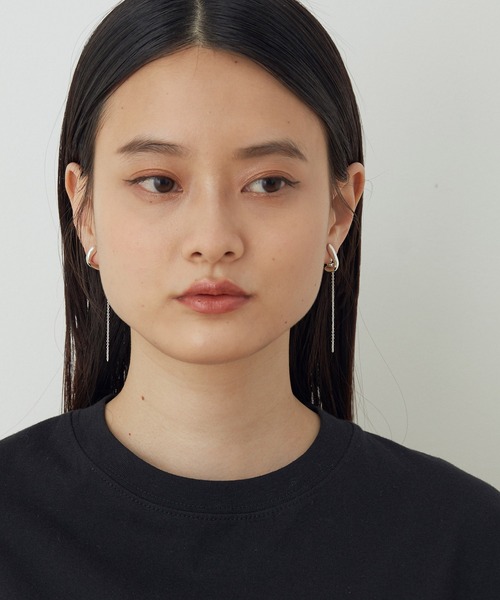 ADAM ET ROPE'(アダムエロペ)の「【ucalypt】【WEB限定】Deformation earrings(両耳)(イヤリング・レディース・シルバー/ゴールド・FREE)」の4枚目の写真