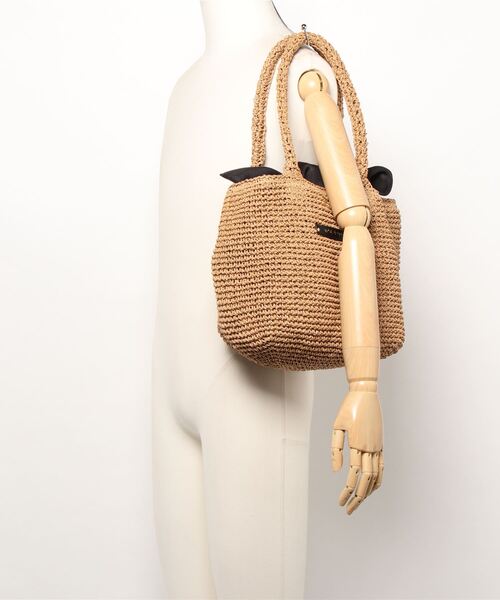 To b. by agnes b.（トゥービーバイアニエスベー）の「WR69 SAC かごバッグ（かごバッグ・レディース・ベージュ・UNI）」の4枚目の写真