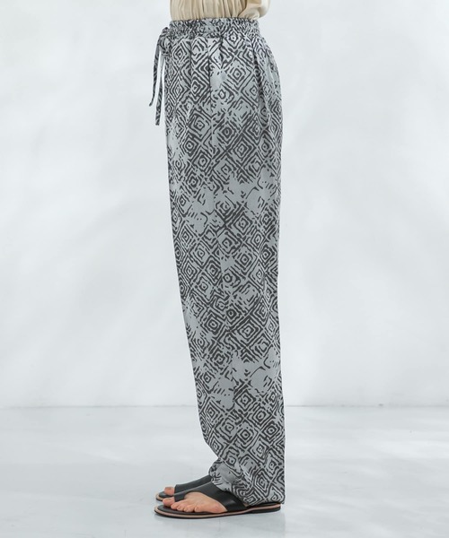 KBF(ケイビーエフ)の「ジャガードイージーパンツ(その他パンツ・レディース・オフホワイト/グレー系その他/ブラック・ONE)」の5枚目の写真