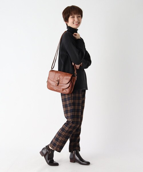 one'sterrace（ワンズテラス）の「クラシックツートン合皮　12ポケットショルダーバッグ（ショルダーバッグ・レディース・ベージュ系その他2・99）」の8枚目の写真