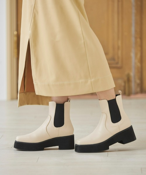 Fabby fabby（ファビィーファビィー）の「スクエアサイドゴア厚底ショートブーツ（ブーツ・レディース・ブラック/オフホワイト/ブラウン・SMALL/LARGE/MEDIUM）」の2枚目の写真