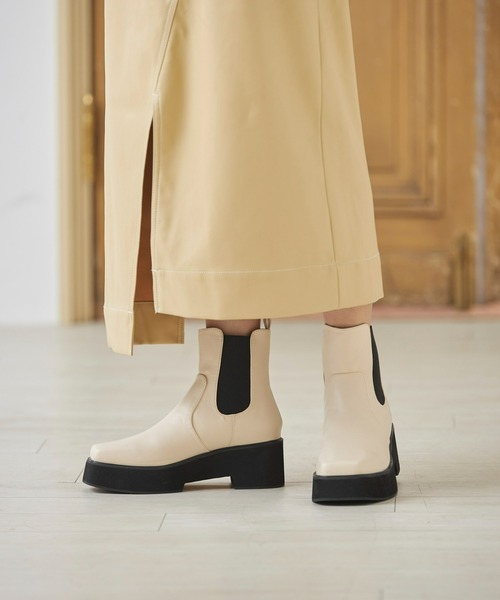 Fabby fabby（ファビィーファビィー）の「スクエアサイドゴア厚底ショートブーツ（ブーツ・レディース・ブラック/オフホワイト/ブラウン・SMALL/LARGE/MEDIUM）」の13枚目の写真