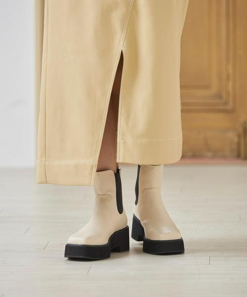 Fabby fabby（ファビィーファビィー）の「スクエアサイドゴア厚底ショートブーツ（ブーツ・レディース・ブラック/オフホワイト/ブラウン・SMALL/LARGE/MEDIUM）」の14枚目の写真