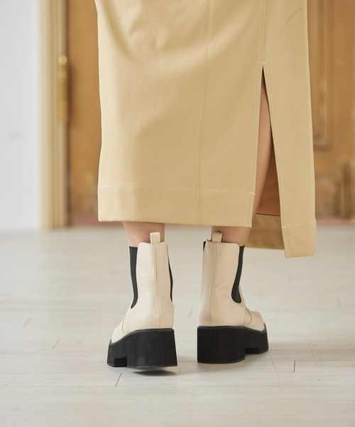 Fabby fabby（ファビィーファビィー）の「スクエアサイドゴア厚底ショートブーツ（ブーツ・レディース・ブラック/オフホワイト/ブラウン・SMALL/LARGE/MEDIUM）」の15枚目の写真