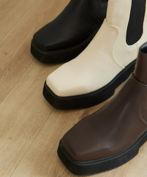 Fabby fabby（ファビィーファビィー）の「スクエアサイドゴア厚底ショートブーツ（ブーツ・レディース・ブラック/オフホワイト/ブラウン・SMALL/LARGE/MEDIUM）」の11枚目の写真