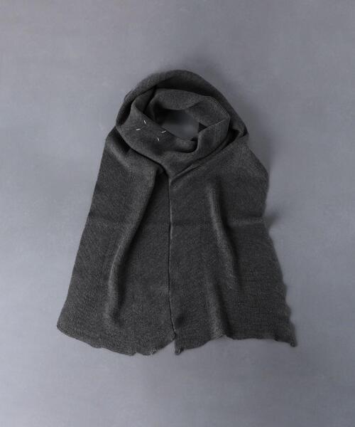 Maison Margiela(メゾンマルジェラ)の「<MAISON MARGIELA(メゾン マルジェラ)>AZE ニット マフラー ■■■(ストール/ショール・レディース・ネイビー/グレー・FREE)」の1枚目の写真