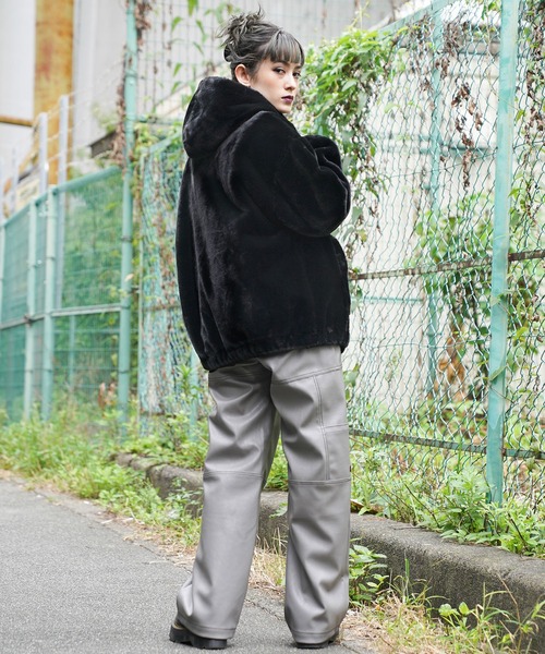 X-girl（エックスガール）の「FAUX FUR MONSTER PARKA（ブルゾン・レディース・ブラック/ベージュ・S/M）」の3枚目の写真