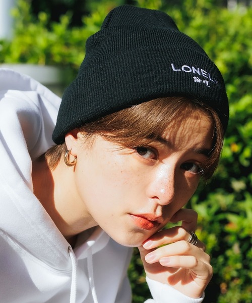 LONELY/論理（ロンリー）の「LONELY(論理)/ロンリー LOGO BEANIE ブランドロゴ ニット帽 刺繍 漢字ロゴ（ニットキャップ/ビーニー・メンズ・オレンジ/パープル/ブラック・ONE SIZE）」の2枚目の写真
