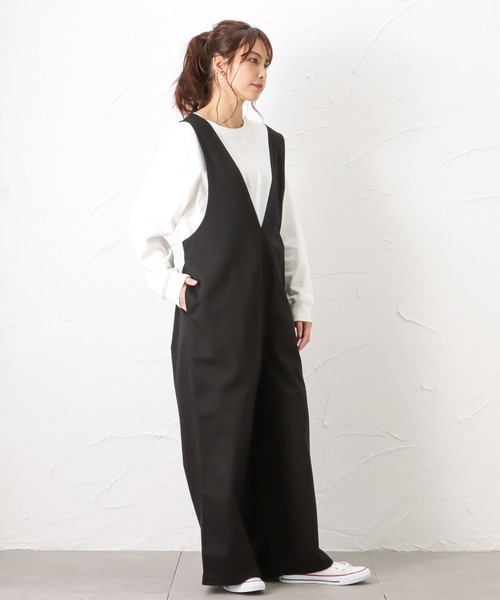 NAVY（ネイビー）の「オーガニックコットン Vネックサロペット（サロペット/オーバーオール・レディース・アイボリー/ブラック/ワンウォッシュ・L/M）」の14枚目の写真