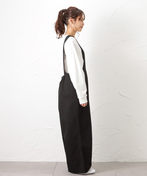 NAVY（ネイビー）の「オーガニックコットン Vネックサロペット（サロペット/オーバーオール・レディース・アイボリー/ブラック/ワンウォッシュ・L/M）」の16枚目の写真