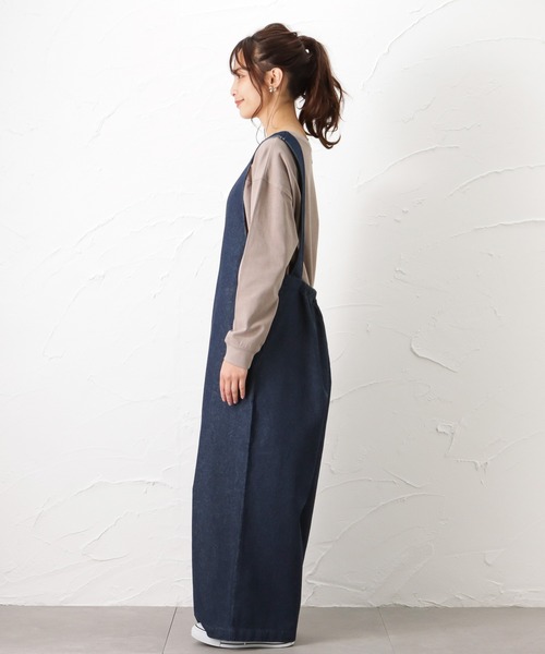 NAVY（ネイビー）の「オーガニックコットン Vネックサロペット（サロペット/オーバーオール・レディース・アイボリー/ブラック/ワンウォッシュ・L/M）」の20枚目の写真