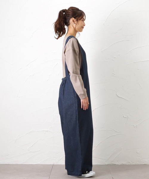 NAVY（ネイビー）の「オーガニックコットン Vネックサロペット（サロペット/オーバーオール・レディース・アイボリー/ブラック/ワンウォッシュ・L/M）」の21枚目の写真