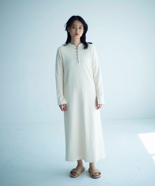 ONEME(ワンム)の「【 ONEME 】 ヘンリーネックジャージードレス(ワンピース・レディース・ブラック/ホワイト系その他・FREE)」の1枚目の写真