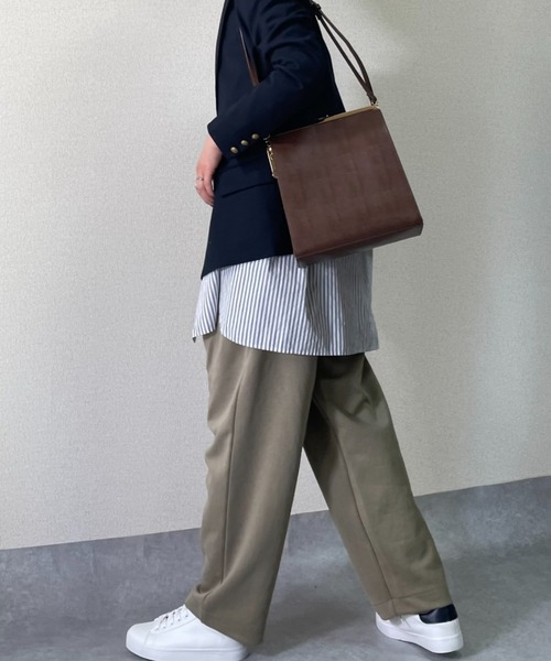 NEUNA(ヌナ)の「【ファッションインフルエンサー__hysaymさん×Neuna】2wayコラボバッグがま口ショルダーハンドバッグ(ショルダーバッグ・レディース・ブラック/ブラウン/ライトグリーン・FREE)」の22枚目の写真
