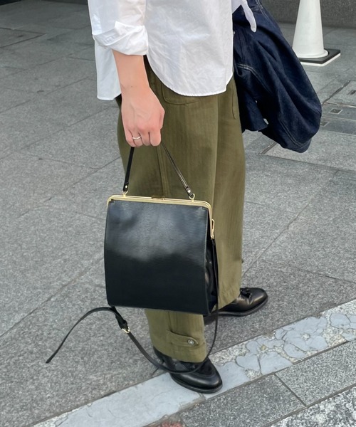 NEUNA(ヌナ)の「【ファッションインフルエンサー__hysaymさん×Neuna】2wayコラボバッグがま口ショルダーハンドバッグ(ショルダーバッグ・レディース・ブラック/ブラウン/ライトグリーン・FREE)」の9枚目の写真