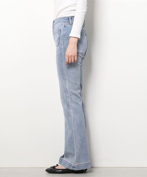 GAP(ギャップ)の「ハイライズ フレアデニム(デニムパンツ・レディース・ライトインディゴブルー・28/23/29/24/25/30/27/26)」の2枚目の写真