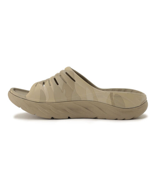 HOKA（ホカ）の「HOKA ONE ONE / ホカ オネオネ　ORA RECOVERY SLIDE オラリカバリースライド　サンダル（サンダル・メンズ・ブラック/タン・8/10/9）」の20枚目の写真