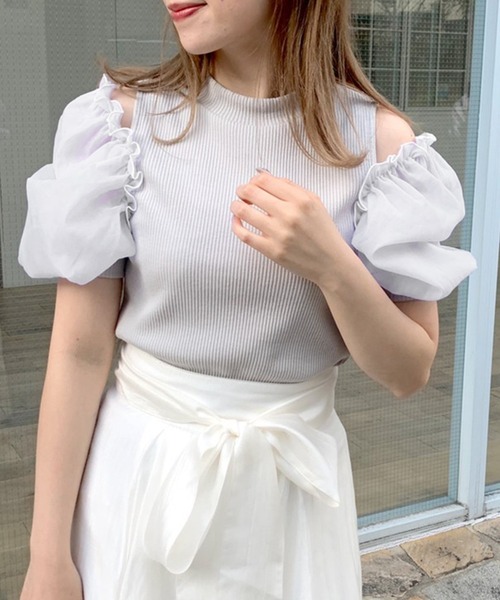 OLIVE des OLIVE（オリーブデオリーブ）の「袖異素材プルオーバー/カットアウトトップス（Tシャツ/カットソー・レディース・ライトグレー/ブラック/パープル/オフホワイト・FREE）」の4枚目の写真