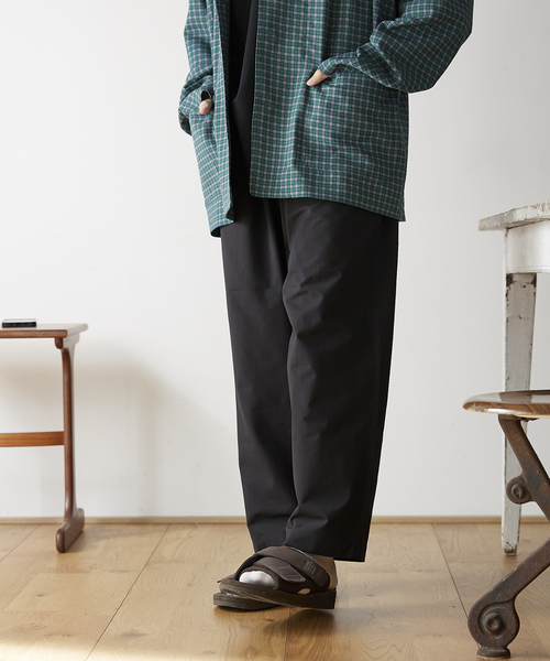 JOURNAL STANDARD relume(ジャーナルスタンダード レリューム)の「COOLMAX PE/TRO 4WAY 1TUCK ワイドイージーパンツ(その他パンツ・メンズ・カーキ/アイボリー/ベージュ/ブラック・LARGE/MEDIUM)」の20枚目の写真
