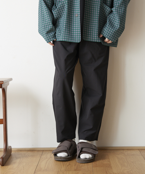 JOURNAL STANDARD relume(ジャーナルスタンダード レリューム)の「COOLMAX PE/TRO 4WAY 1TUCK ワイドイージーパンツ(その他パンツ・メンズ・カーキ/アイボリー/ベージュ/ブラック・LARGE/MEDIUM)」の22枚目の写真