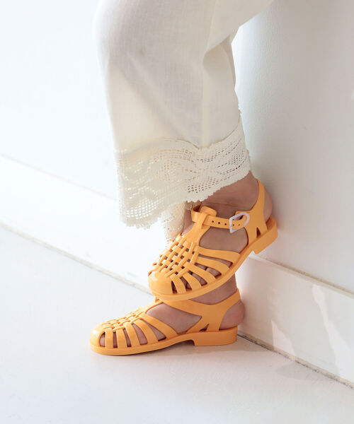 B:MING by BEAMS（ビーミングバイビームス）の「meduse / PVC サンダル（13cm～17cm）（サンダル・キッズ・レッド系その他7/ピンク/ケリー/ロイヤルブルー/オレンジ系その他4/オリーブ・22(13.7㎝)/24(15.0㎝)/26(16.3㎝)/27(17.0㎝)/23(14.4㎝)/25(15.6㎝)）」の6枚目の写真