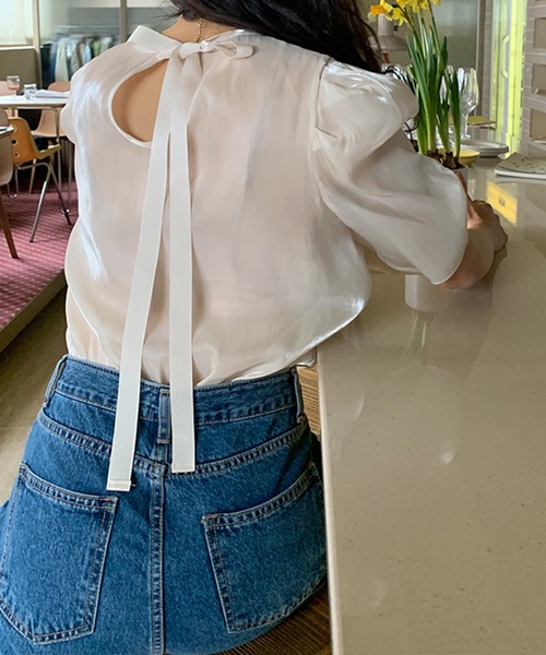 Leja（レジャ）の「【LEJA】後ろリボン光沢Tシャツ（Tシャツ/カットソー・レディース・アイボリー・FREE）」の3枚目の写真