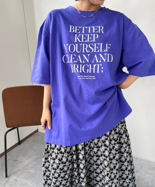 JUGLANS(ユグランス)の「☆ カジュアルな着こなし。英字ロゴプリントTee T2412(Tシャツ/カットソー・レディース・ホワイト/パープル/スミクロ・FREE)」の1枚目の写真