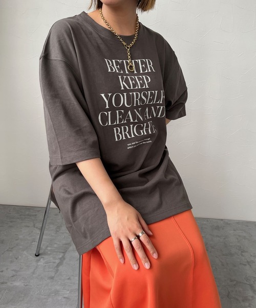 JUGLANS(ユグランス)の「☆ カジュアルな着こなし。英字ロゴプリントTee T2412(Tシャツ/カットソー・レディース・ホワイト/パープル/スミクロ・FREE)」の3枚目の写真