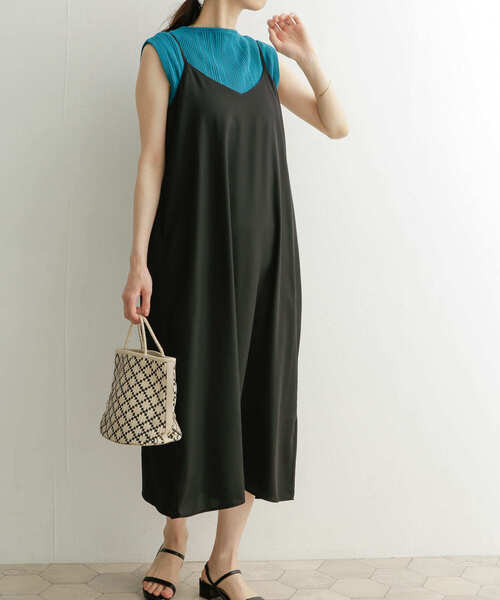 URBAN RESEARCH DOORS（アーバンリサーチドアーズ）の「フレアキャミワンピース（ワンピース・レディース・ブラック/ベージュ/カーキ・MEDIUM）」の2枚目の写真