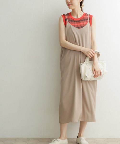 URBAN RESEARCH DOORS（アーバンリサーチドアーズ）の「フレアキャミワンピース（ワンピース・レディース・ブラック/ベージュ/カーキ・MEDIUM）」の4枚目の写真