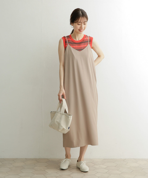 URBAN RESEARCH DOORS（アーバンリサーチドアーズ）の「フレアキャミワンピース（ワンピース・レディース・ブラック/ベージュ/カーキ・MEDIUM）」の12枚目の写真