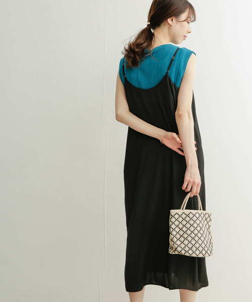 URBAN RESEARCH DOORS（アーバンリサーチドアーズ）の「フレアキャミワンピース（ワンピース・レディース・ブラック/ベージュ/カーキ・MEDIUM）」の19枚目の写真