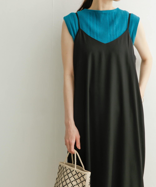 URBAN RESEARCH DOORS（アーバンリサーチドアーズ）の「フレアキャミワンピース（ワンピース・レディース・ブラック/ベージュ/カーキ・MEDIUM）」の22枚目の写真