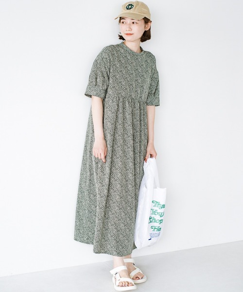 haco!(ハコ)の「じめじめをシメシメに変えたい!雨の日だって気にせずかわいくなれちゃう撥水加工の小花柄ワンピース(ワンピース・レディース・ブラック系その他/グリーン系その他・SMALL/MEDIUM/LARGE/X-LARGE)」の3枚目の写真