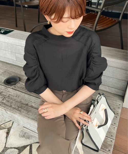 Ambre Ciel（アンブルシエル）の「ギャザーボリュームシアーブラウス／【WEB/EC限定商品】（シャツ/ブラウス・レディース・ブラック/アイボリー/モカ・FREE）」の11枚目の写真