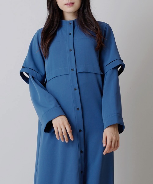 A de a.v.v（アードアー・ヴェ・ヴェ）の「チラ見えスリットカラーレイヤード風ワンピース（ワンピース・レディース・ブラック/ネイビー・SMALL/MEDIUM）」の2枚目の写真