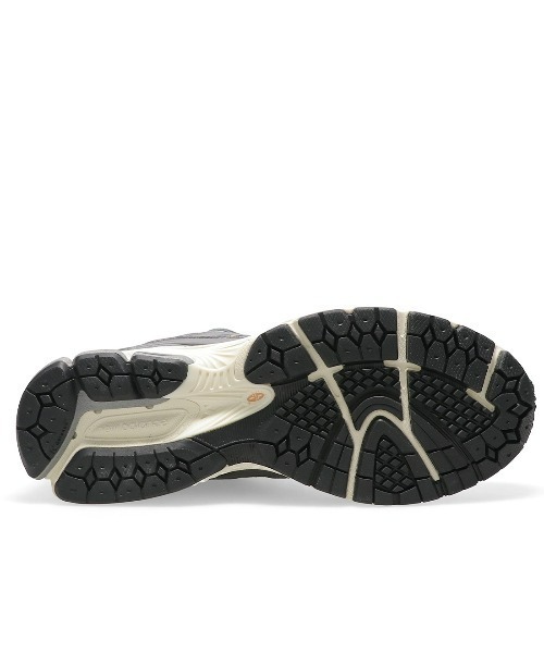 NEW BALANCE（ニューバランス）の「New Balance M2002RHP（スニーカー・メンズ・グレー・26.5cm/27.5cm/28.5cm/26.0cm/27.0cm/28.0cm/29.0cm/30.0cm/25.5cm/23.5cm/23.0cm/25.0cm/24.5cm）」の4枚目の写真